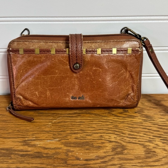 THE SAK "IRIS" TAN LEATHER SMARTPHONE WRISTLET WALLET CROSSBODY BAG - Picture 1 of 9